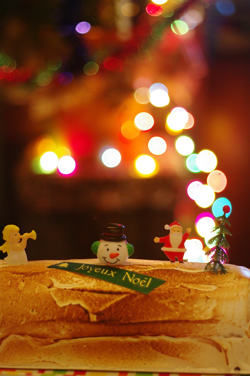 christmas cake bokeh free photo