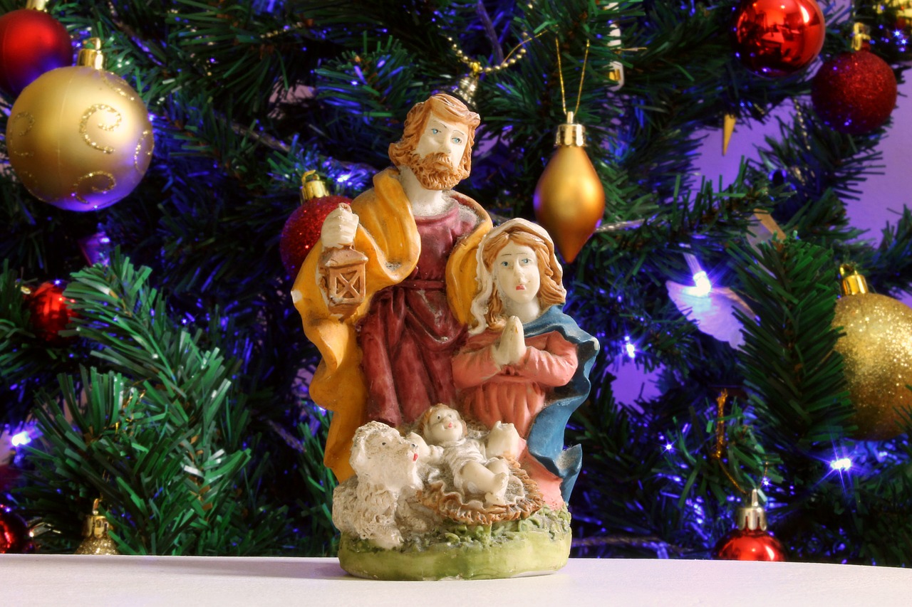 christmas mary and joseph statue free photo