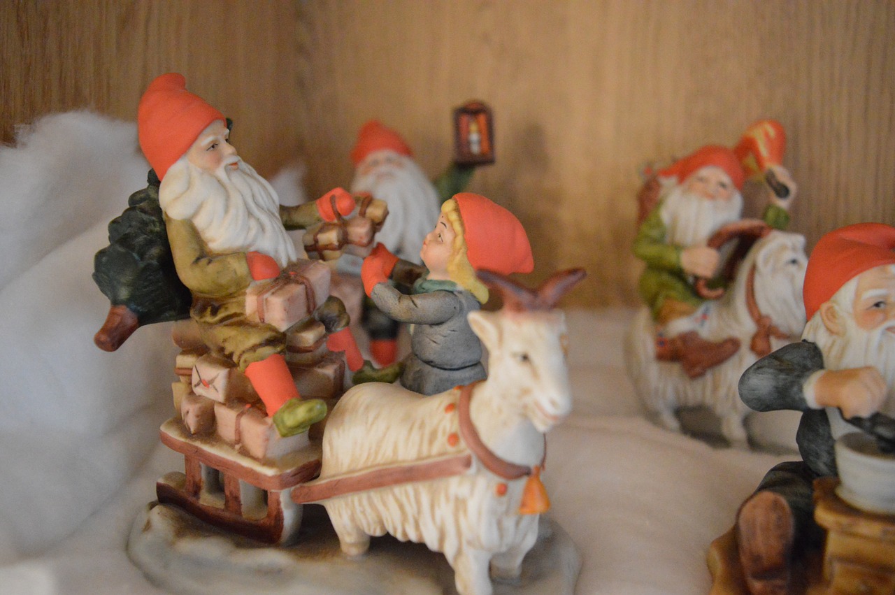 christmas claus gnomes free photo