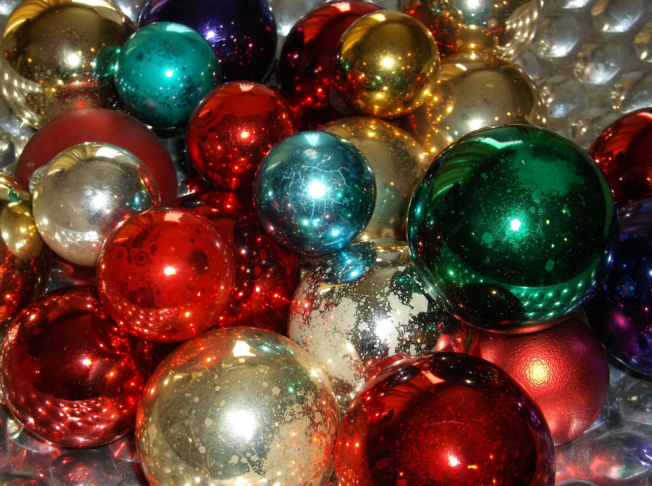 christmas balls ornaments christmas free photo