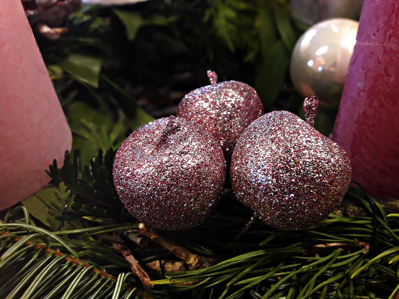 christmas baubles  christmas tree  the background free photo