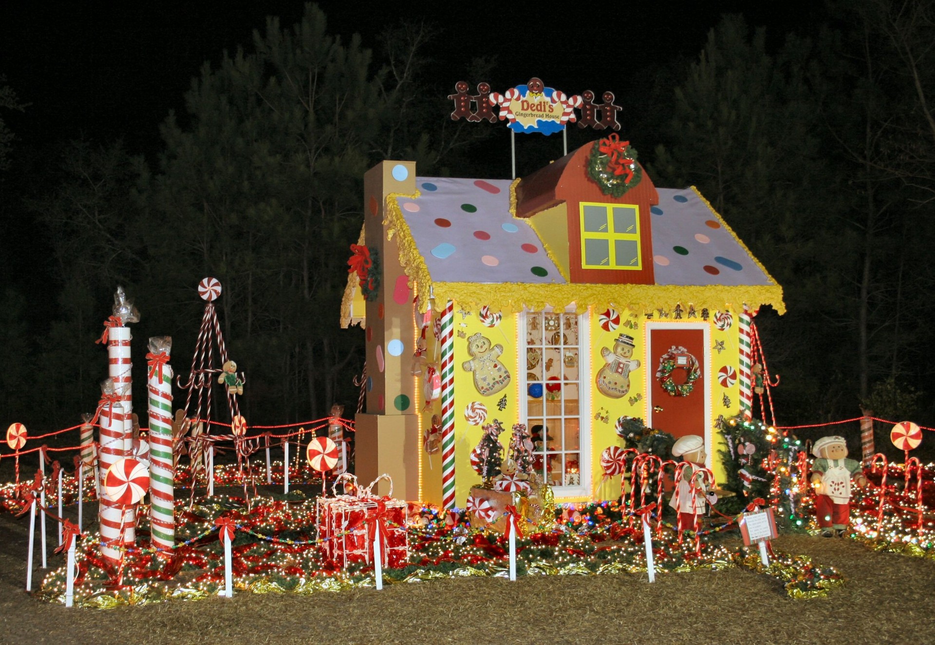 christmas gingerbread house free photo