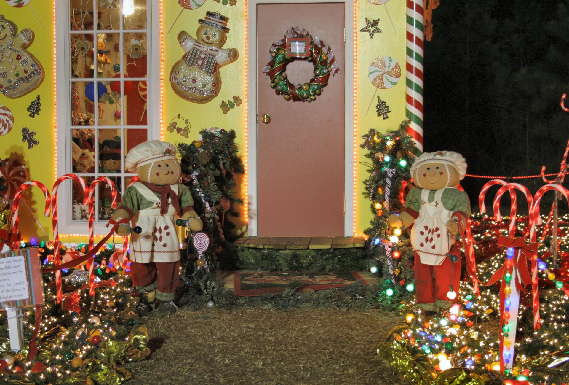 christmas gingerbread house free photo