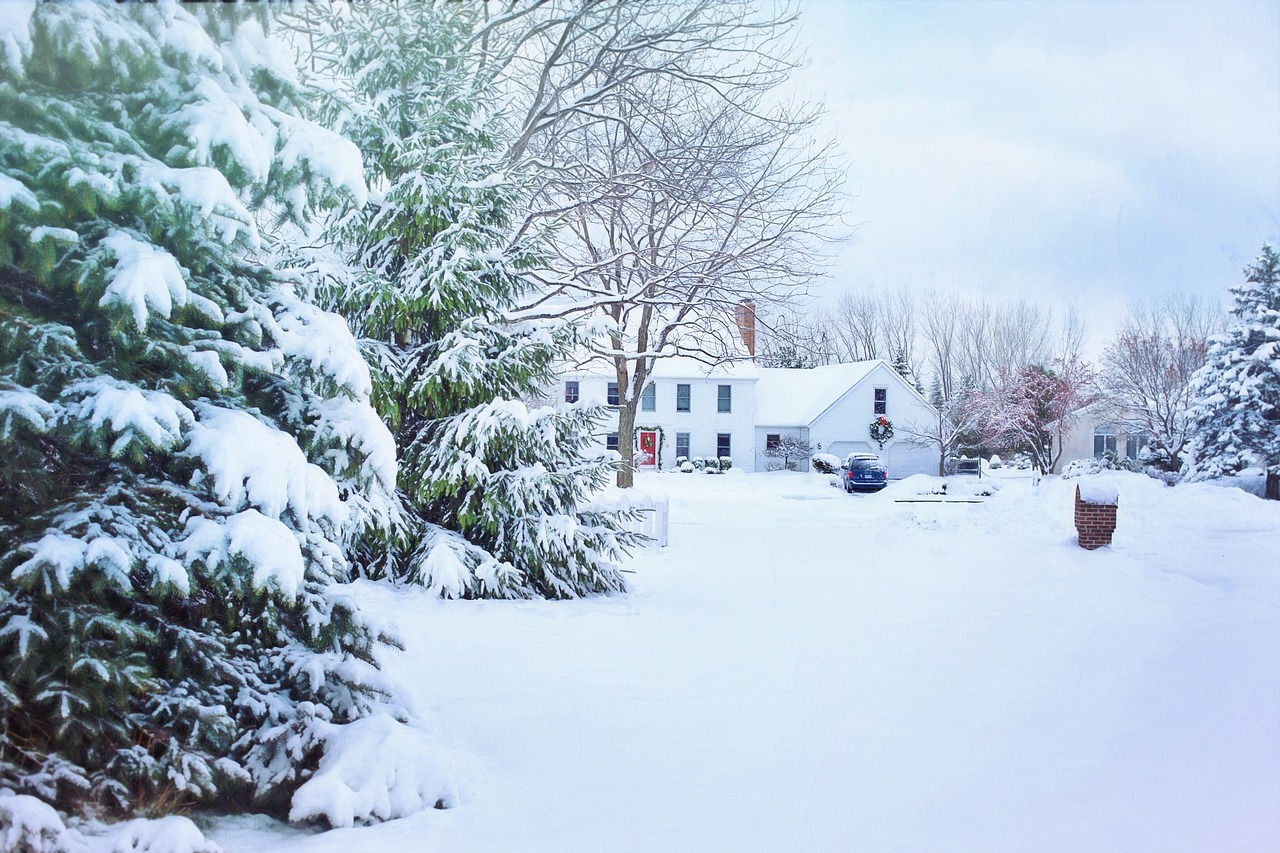 christmas house snowy neighborhood snow free photo