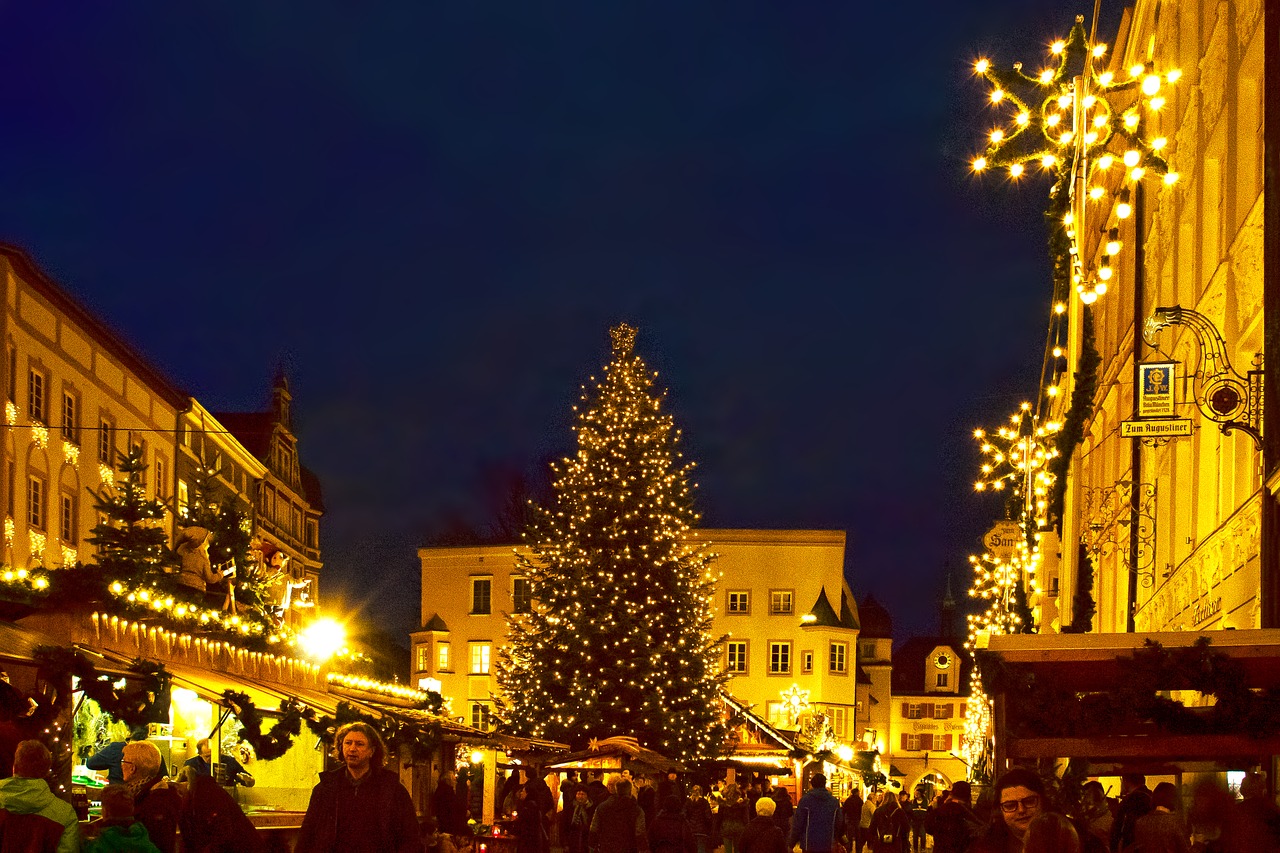 christmas market  christmas tree  star free photo