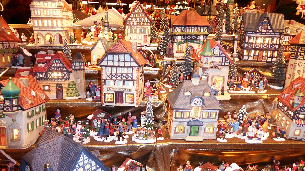 christmas market homes figures free photo