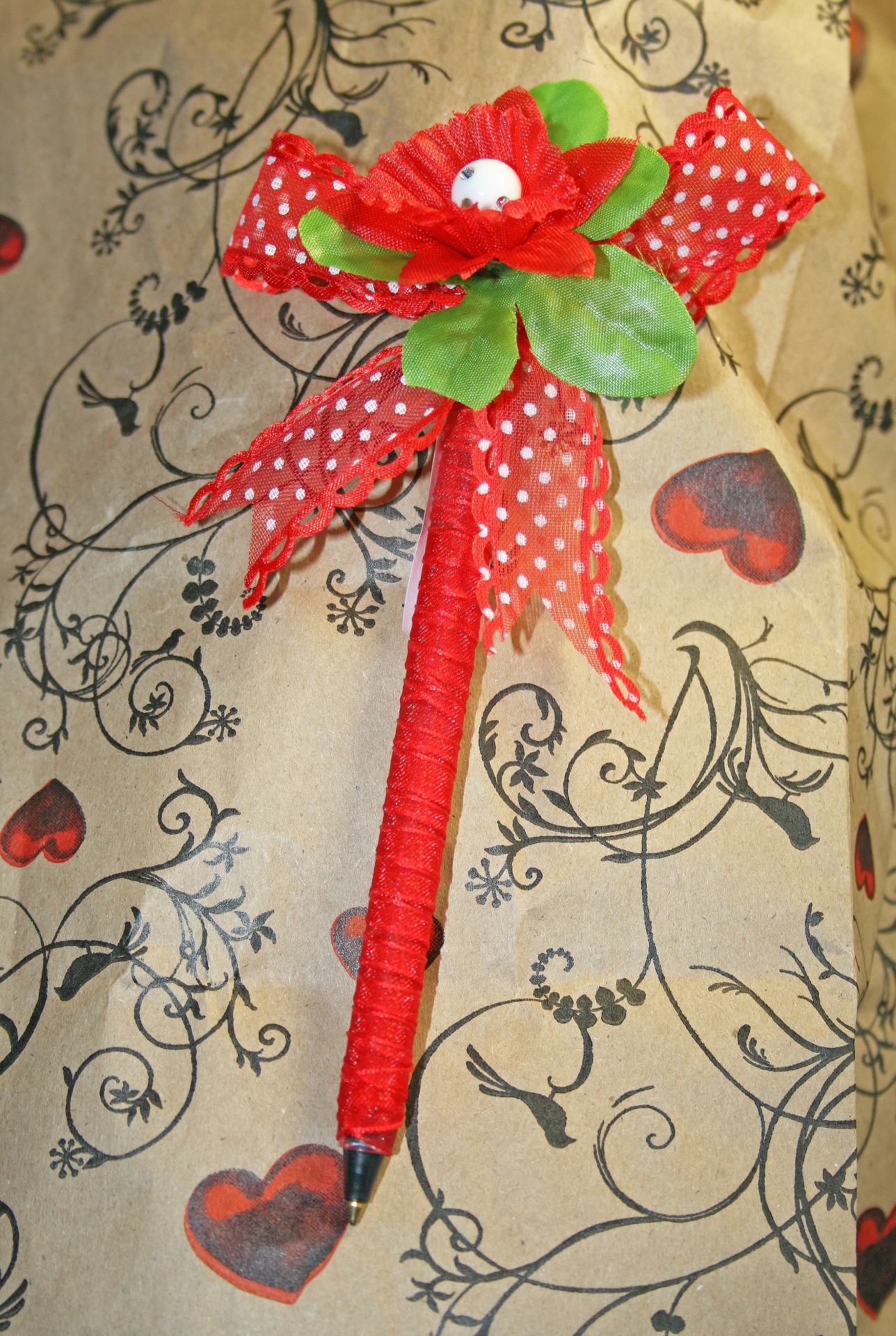 pen decorated satin free photo