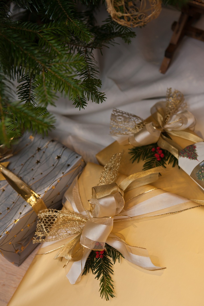 christmas presents gift wrap free photo