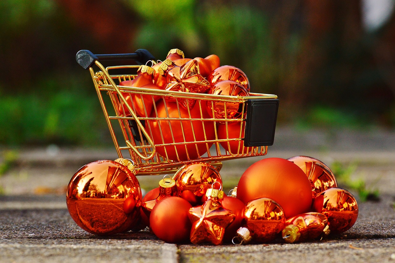 christmas shopping shopping cart christbaumkugeln free photo