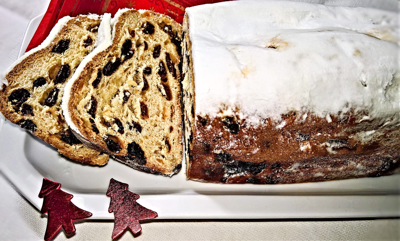 christmas stollen  christmas cookies  yeast biscuits free photo
