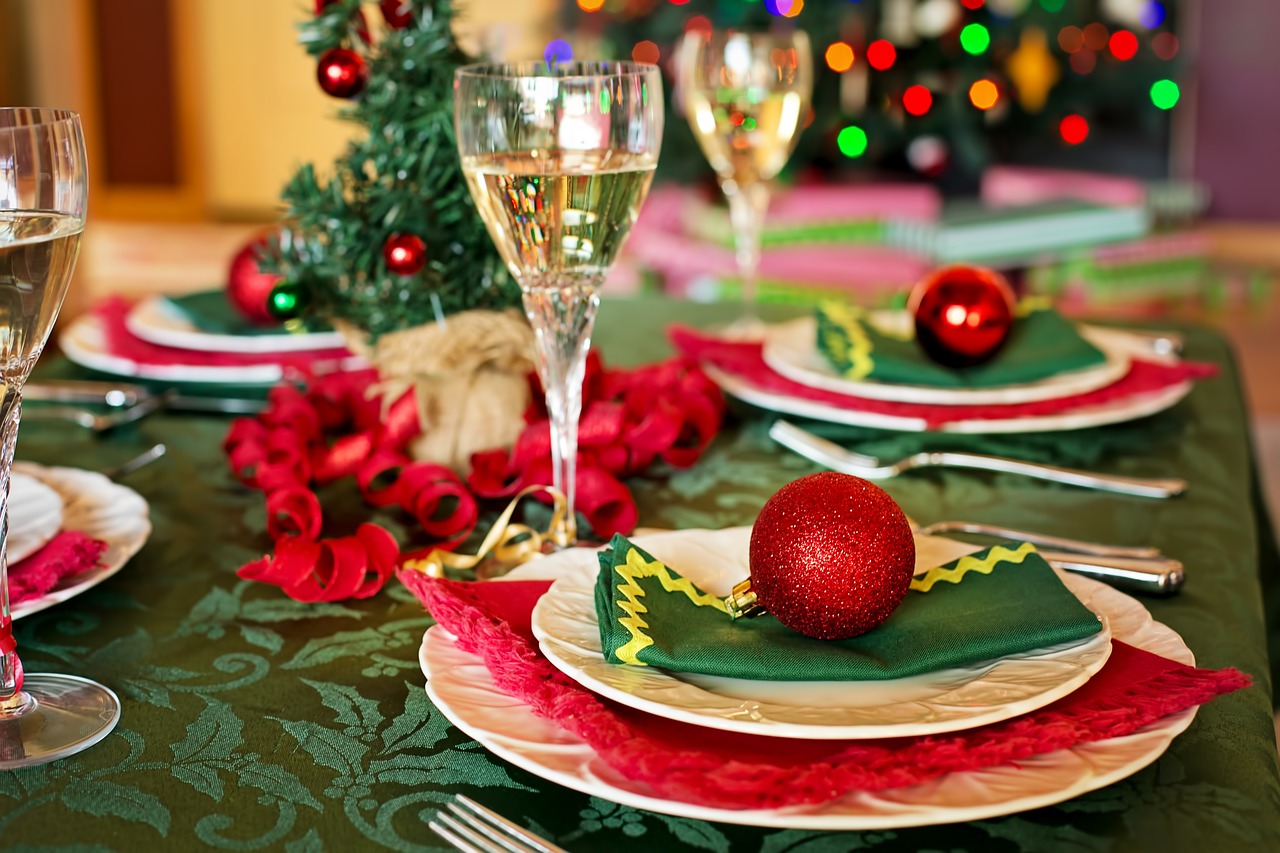 christmas table christmas dinner christmas dinner setting free photo