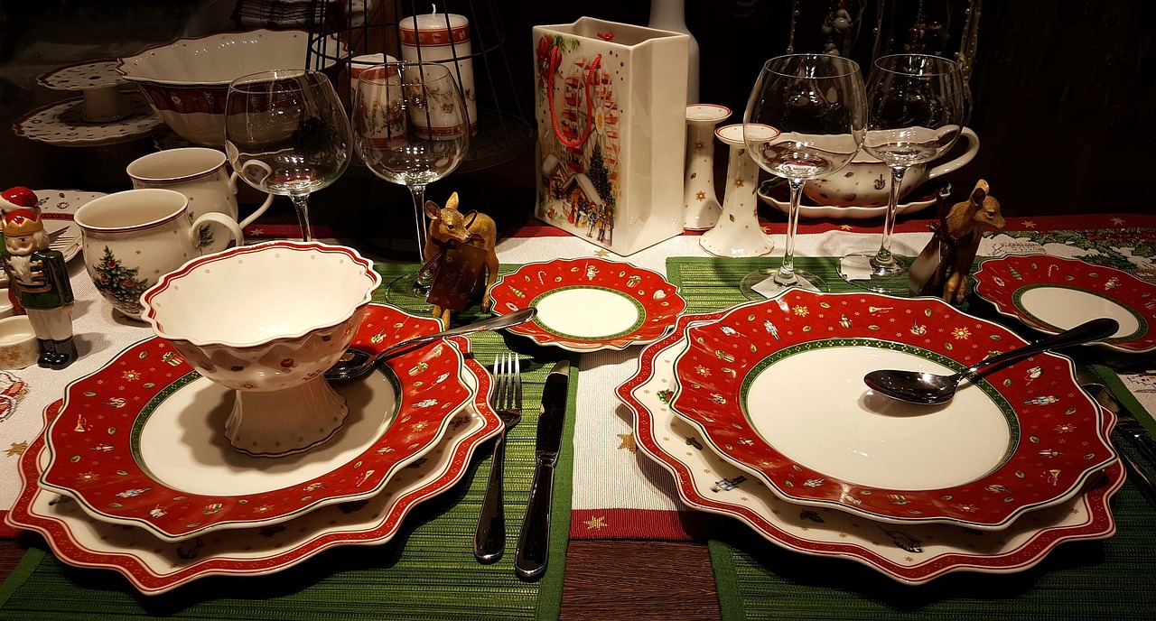 christmas table plates cutlery free photo