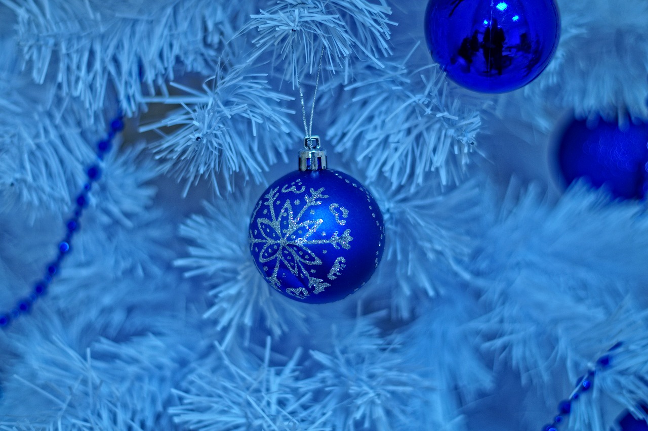 christmas tree  christmas background  christmas ball free photo