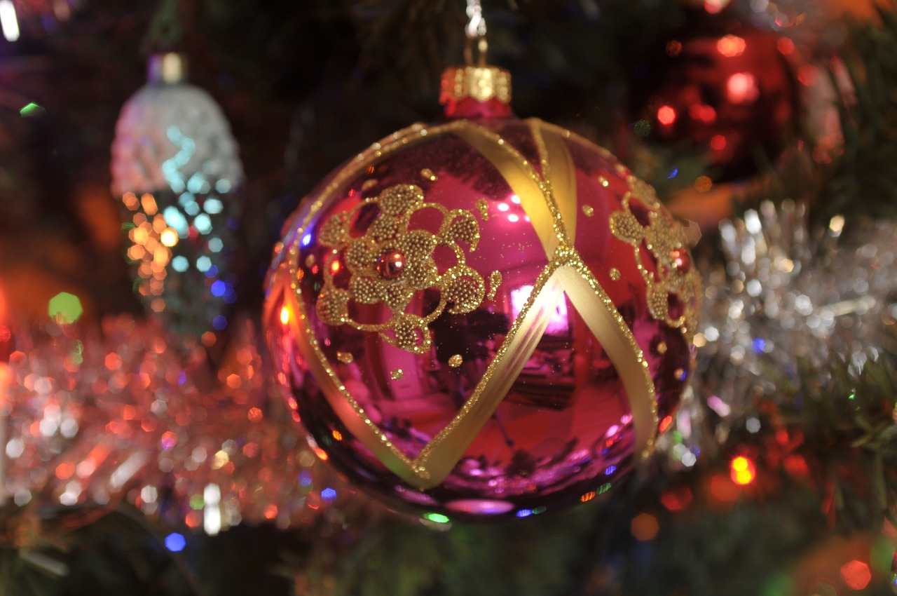 christmas tree  bauble  christmas eve free photo