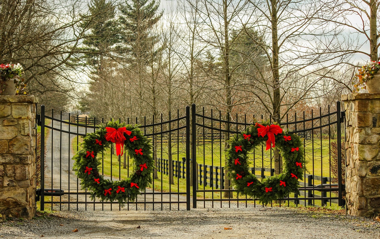 christmas wreath holiday decorations evergreen wreath free photo