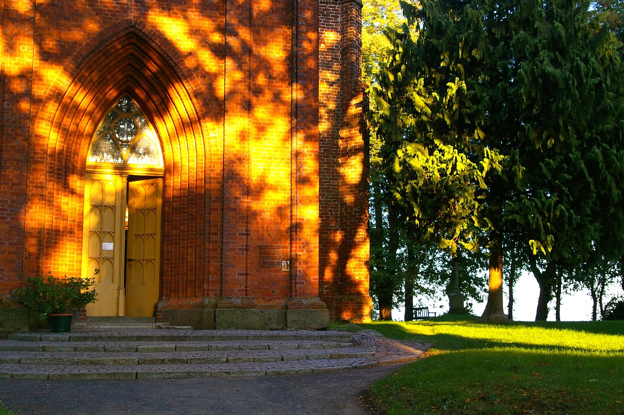 church house of worship architecture free photo