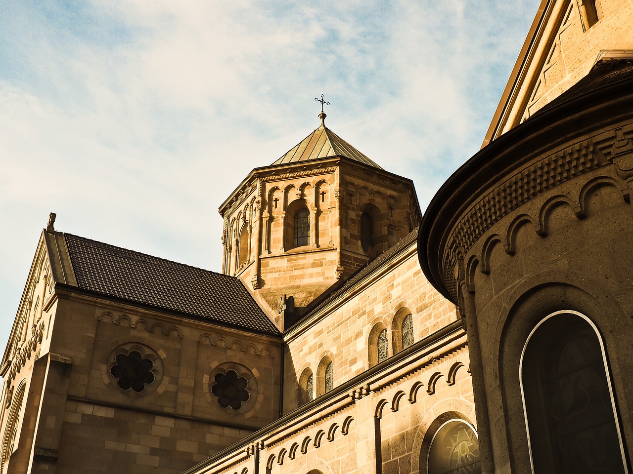 church facade architecture free photo