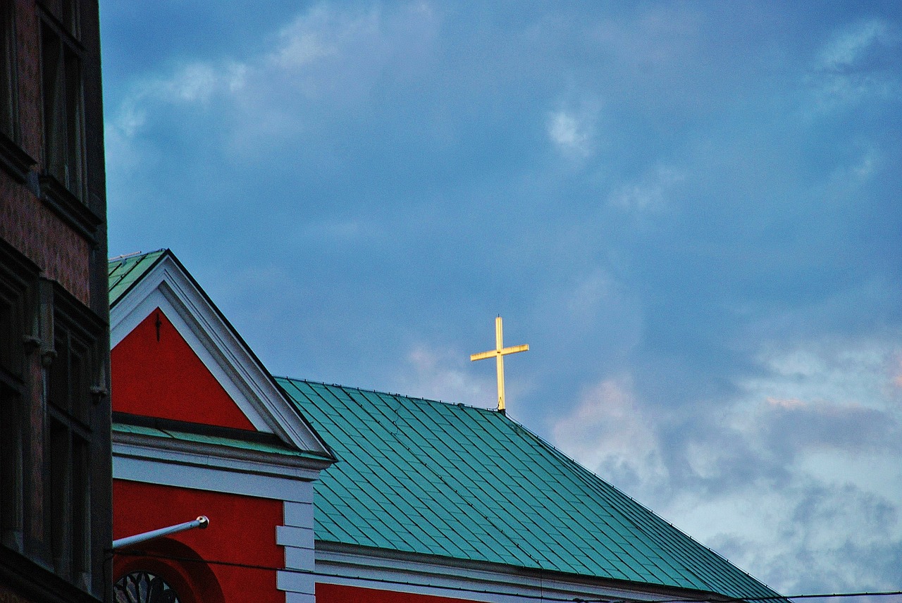 church crucified cross free photo