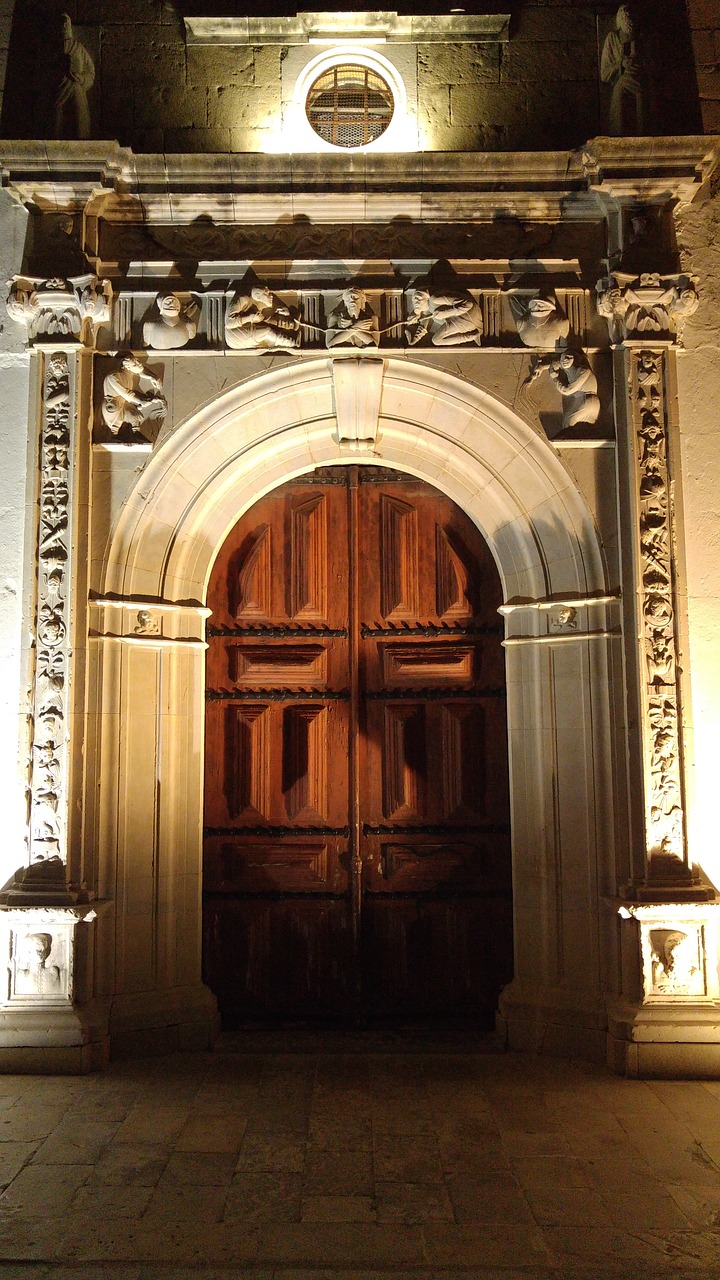 church door night free photo