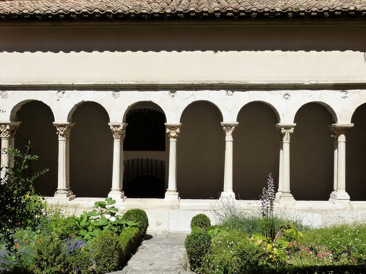 church cloister garden free photo