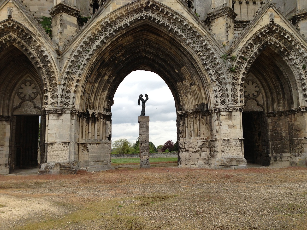 church soisson portal free photo