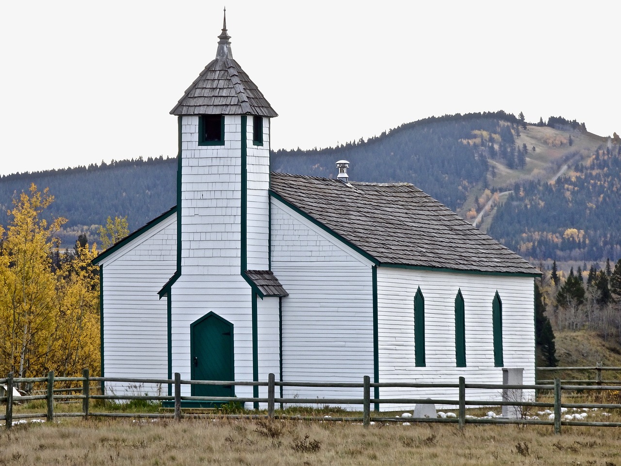 church white wooden free photo