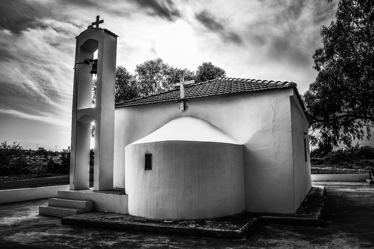 Christian churches. Духовная архитектура. Серая Церковь. Православная Церковь в США. Храм с серыми стенами.