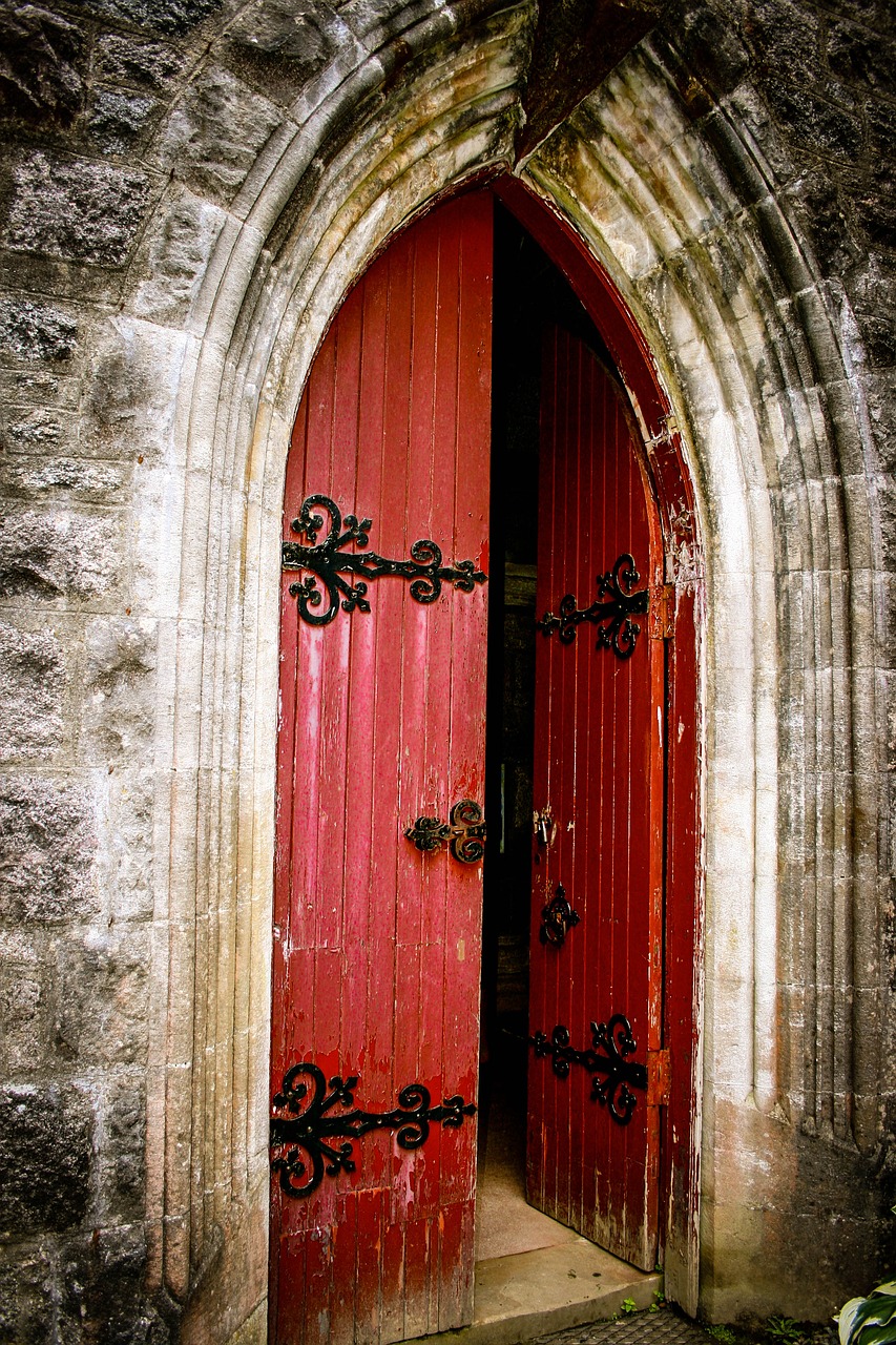 church door red door free photo