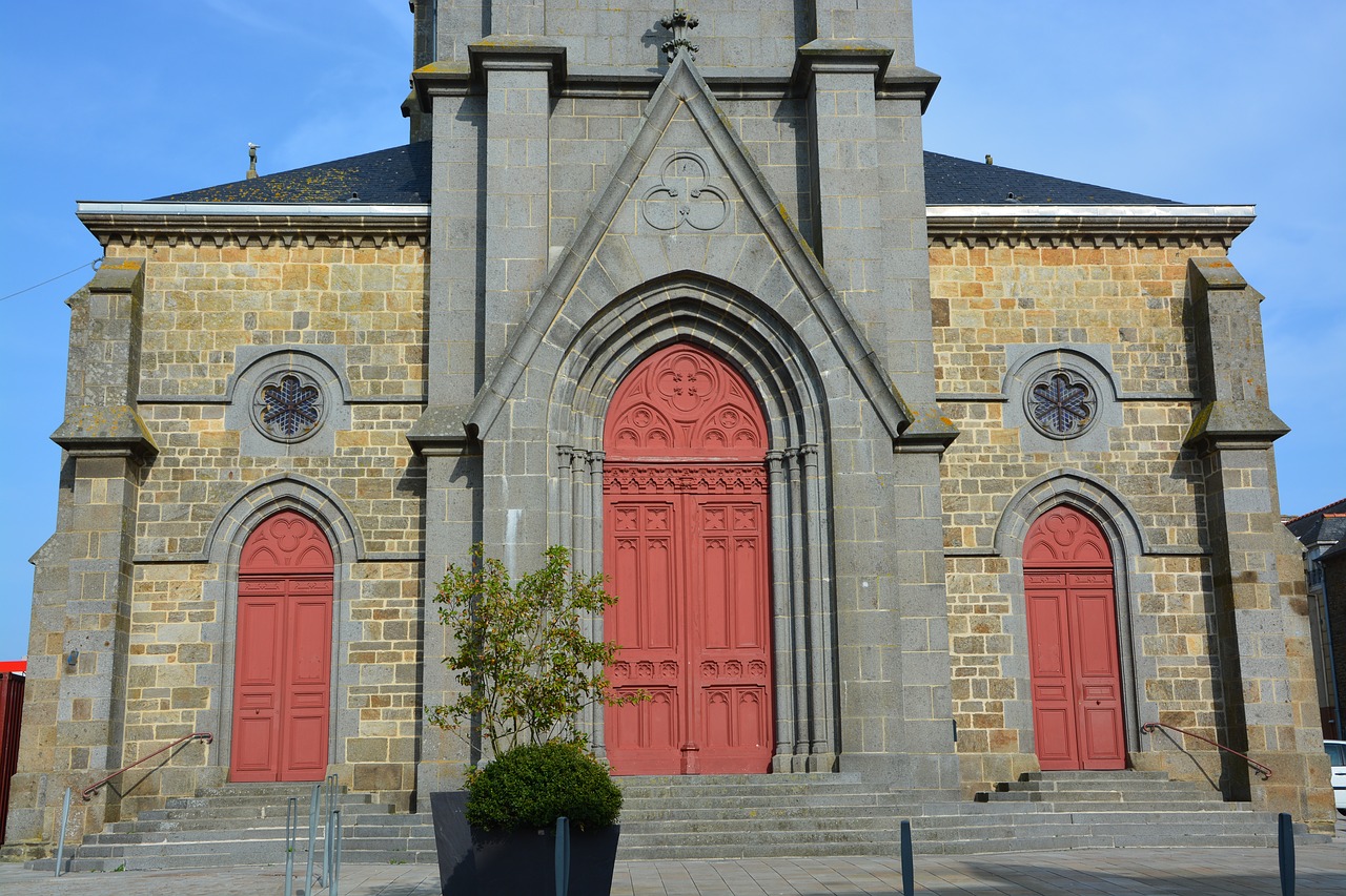 church facade of church architecture free photo