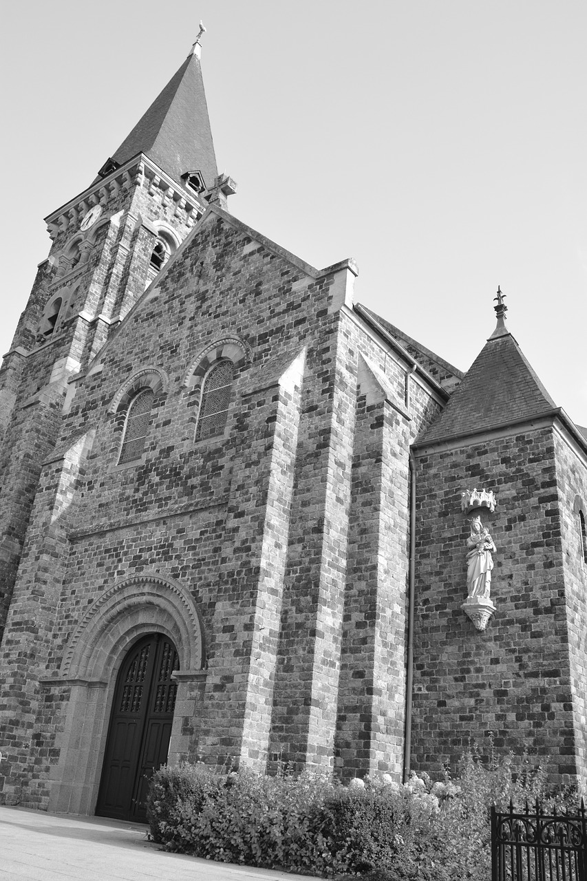 church photo black white architecture free photo