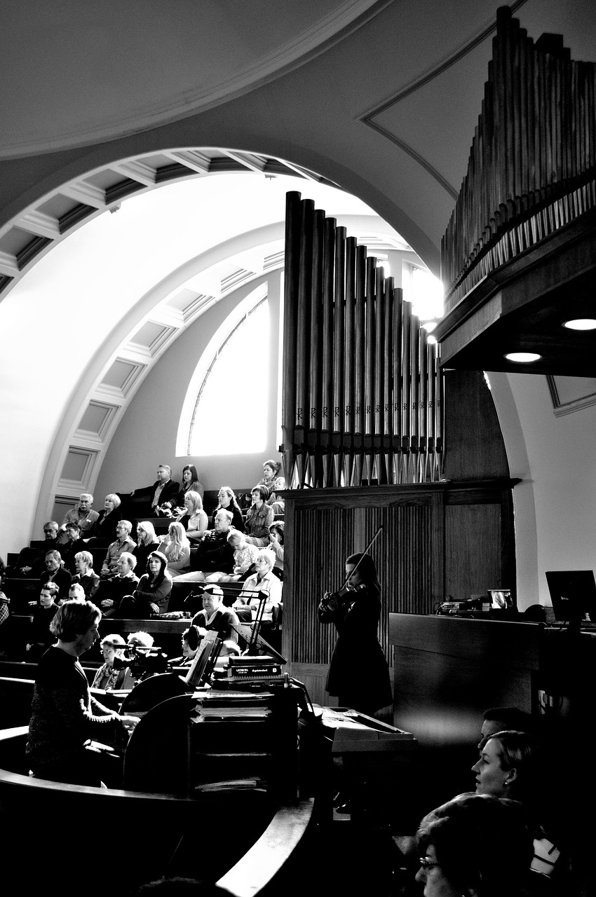 church organ play free photo