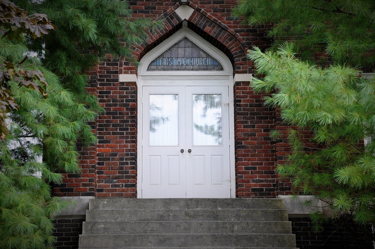 church doors brick free photo