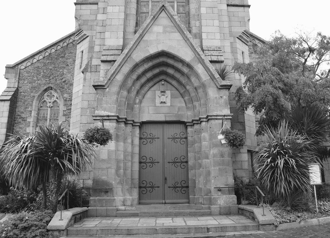 church photo black white architecture free photo