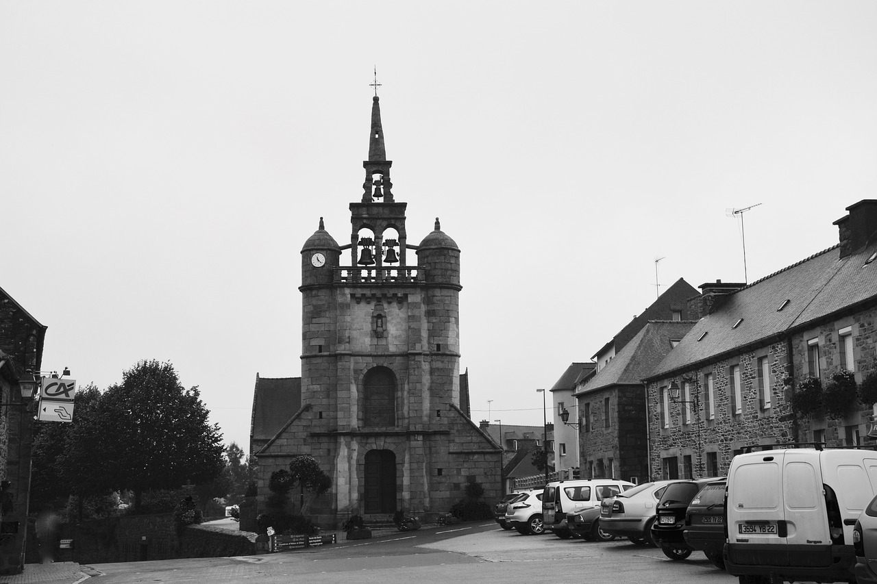church lézardrieux photo black white free photo