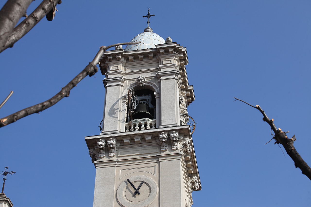 church autumn withered free photo