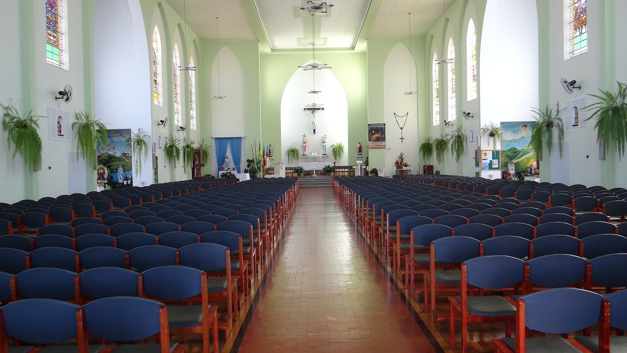 church catholic seat free photo