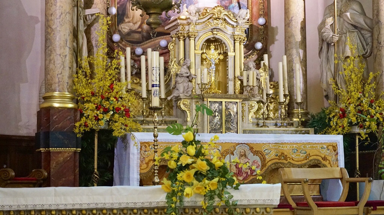 church altar cross free photo