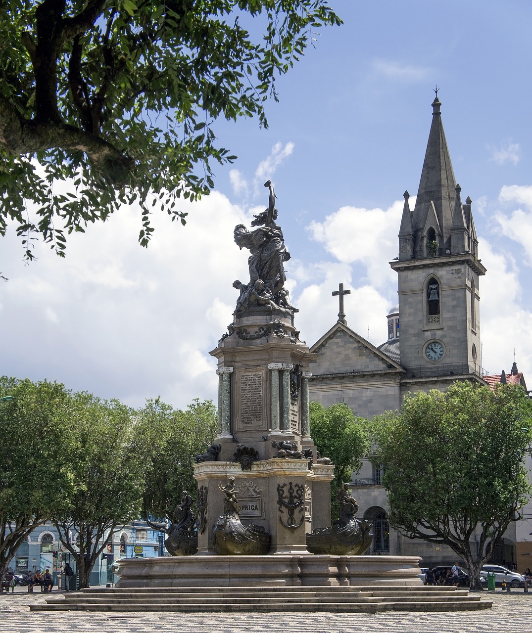 church  praça  sky free photo