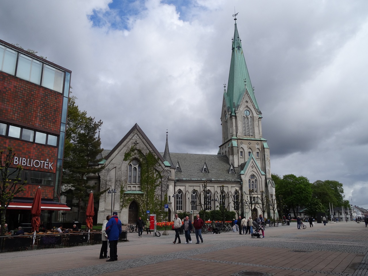 church clouds building free photo