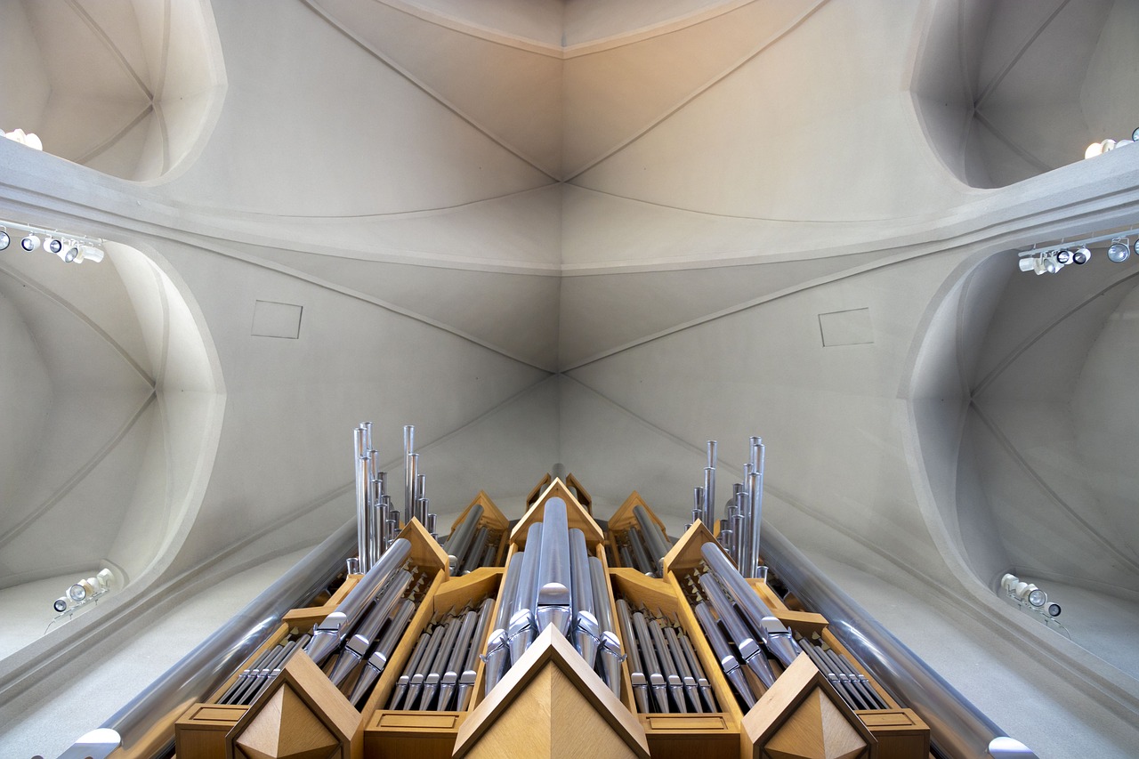 church  organ  music free photo