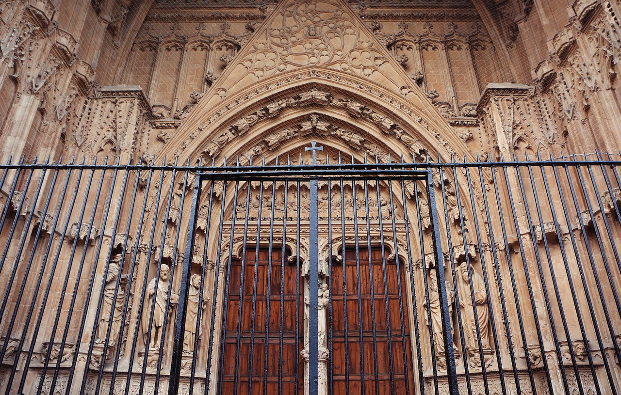 church cathedral entrance free photo