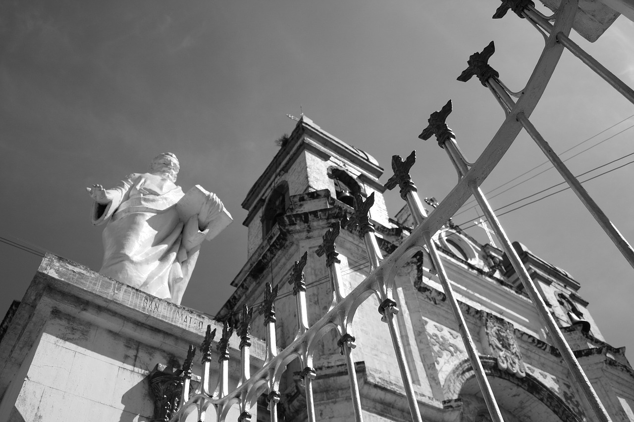 church statue architecture free photo