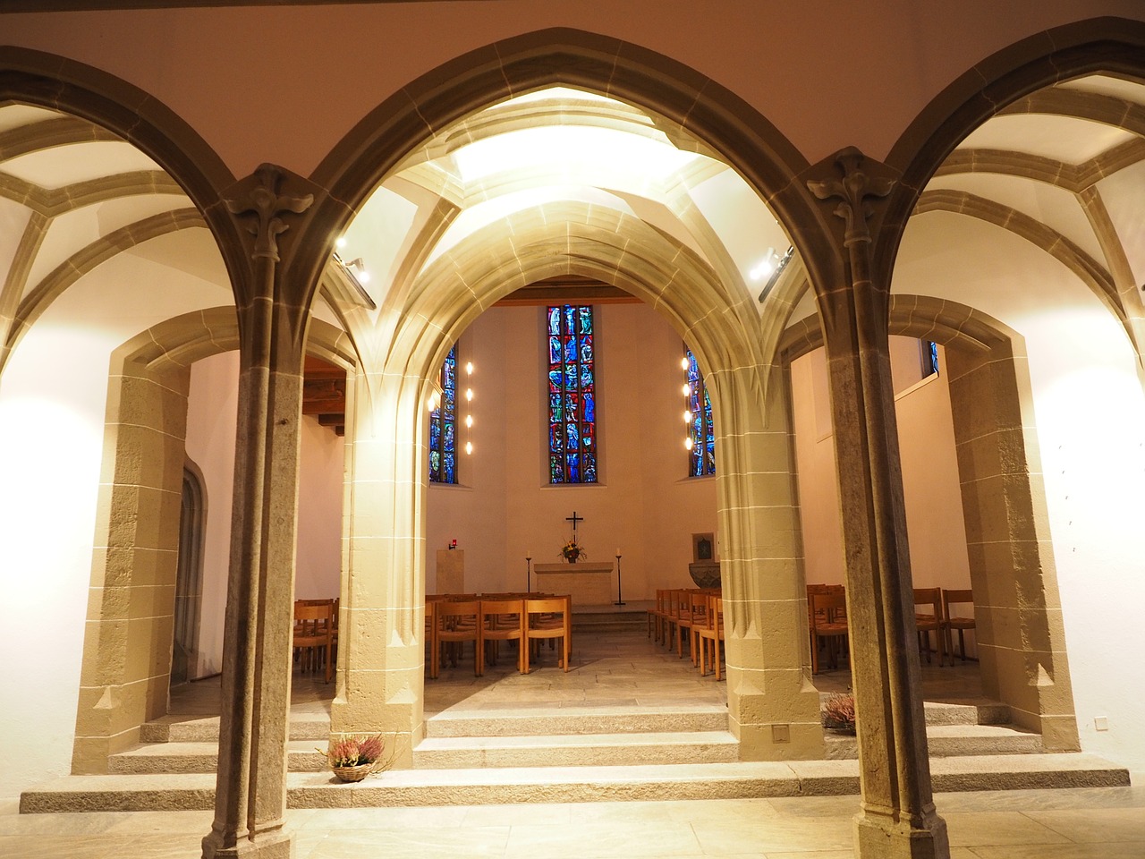 church interior columnar free photo