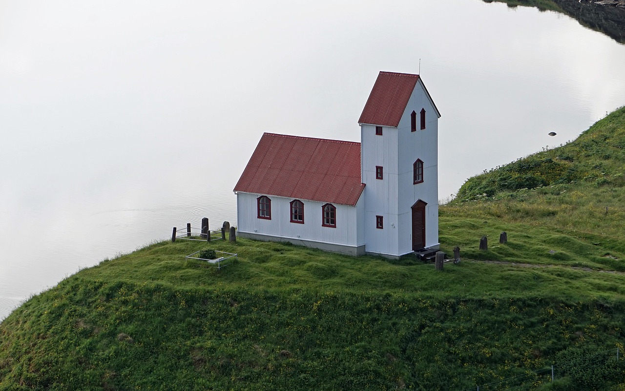 church chapel iceland free photo