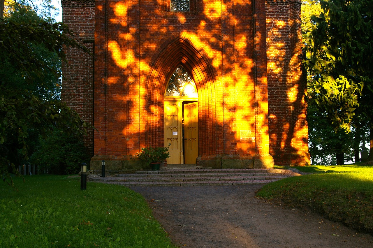 church house of worship architecture free photo