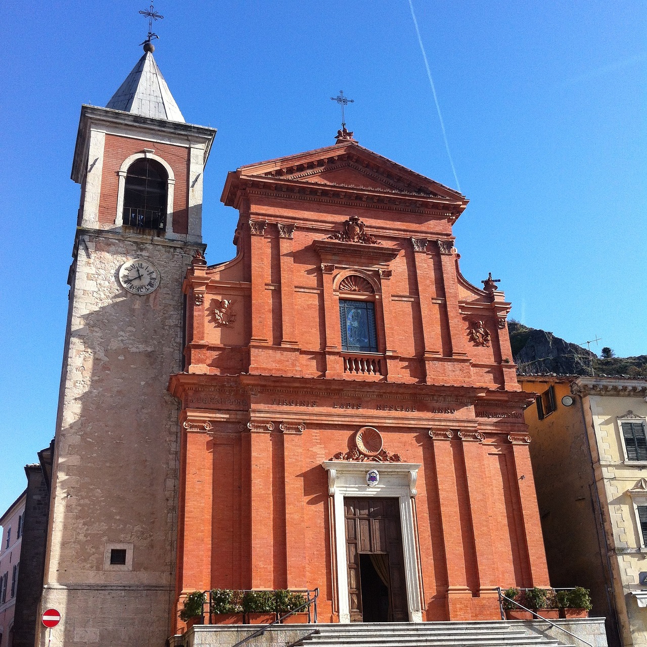 church facade blue sky free photo