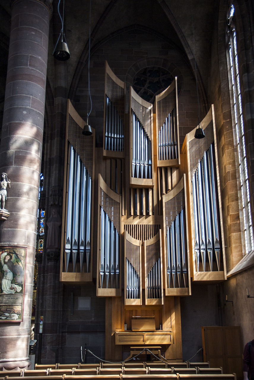 church of our lady  frauenkirche nürnberg  organ free photo