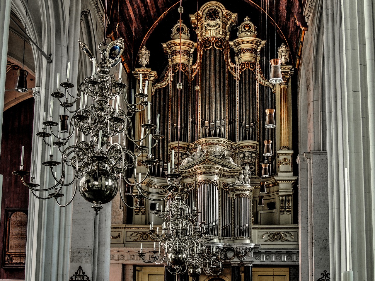 church organ organ pipes chandelier free photo