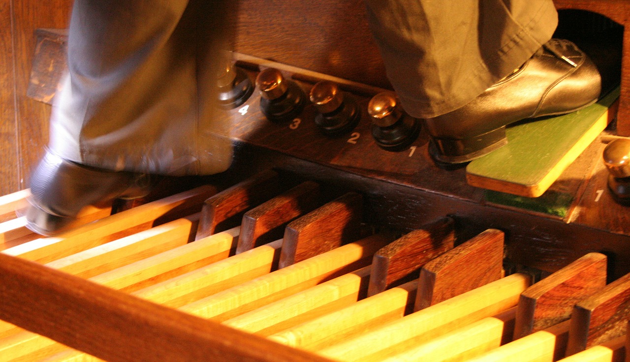 church organ pedals organ free photo