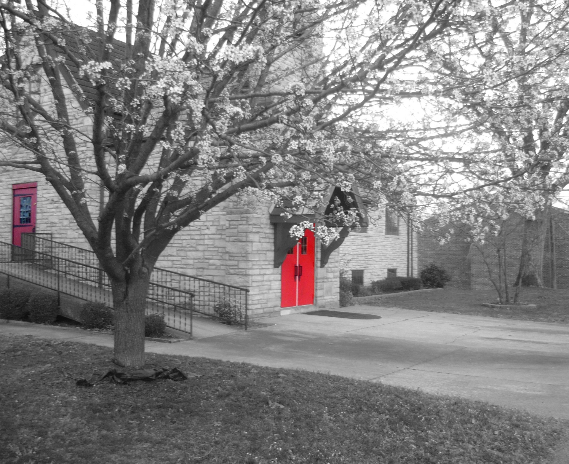 red door church church bell free photo